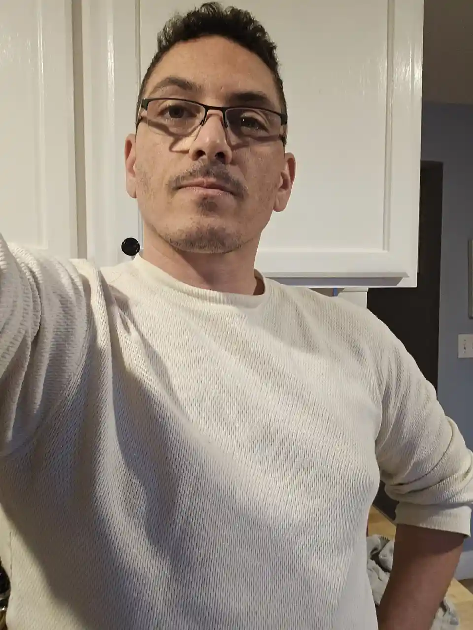 Effortlessly Casual: The Low-Effort Selfie