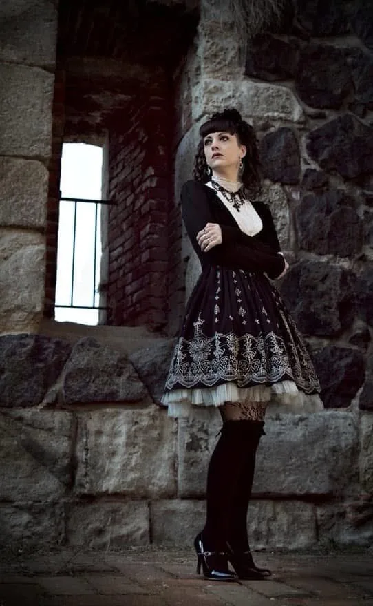Absolutely loving her outfit!