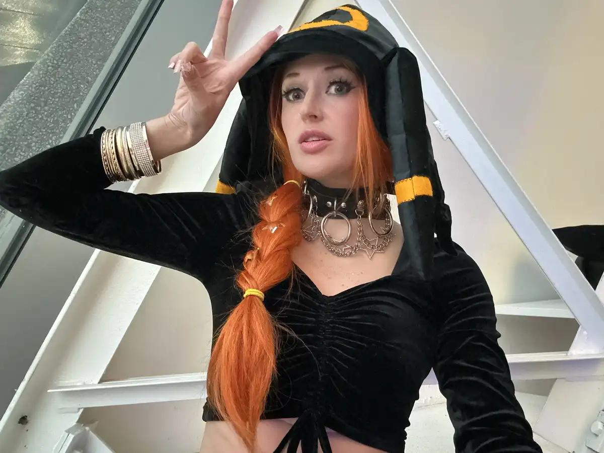 Check out this awesome Umbreon hat I crafted!