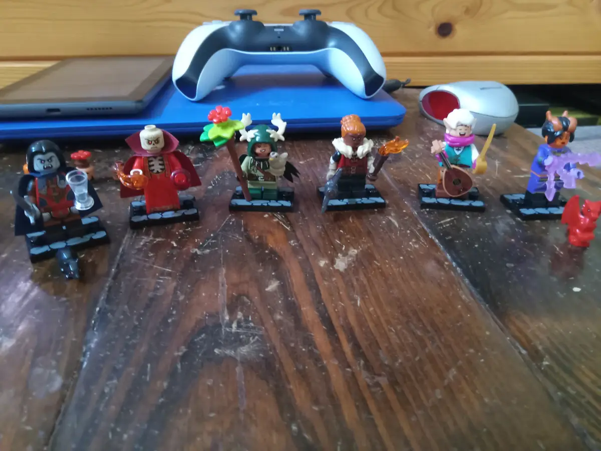 Lego Dungeons & Dragons Minifigures Galore
