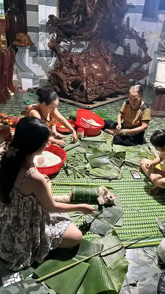Meet the Adorable Banana Leaf Cat