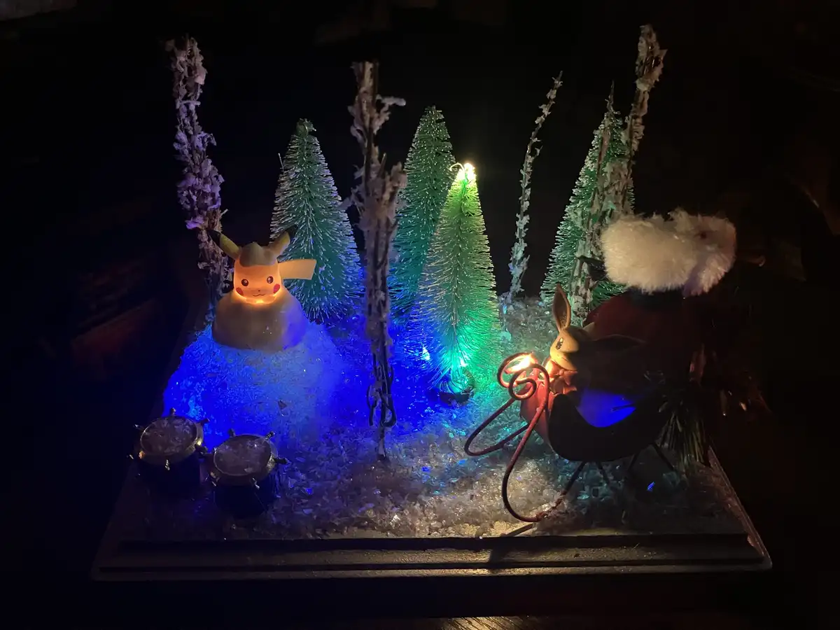 Crafted a Festive Pokémon Lamp for the Holidays