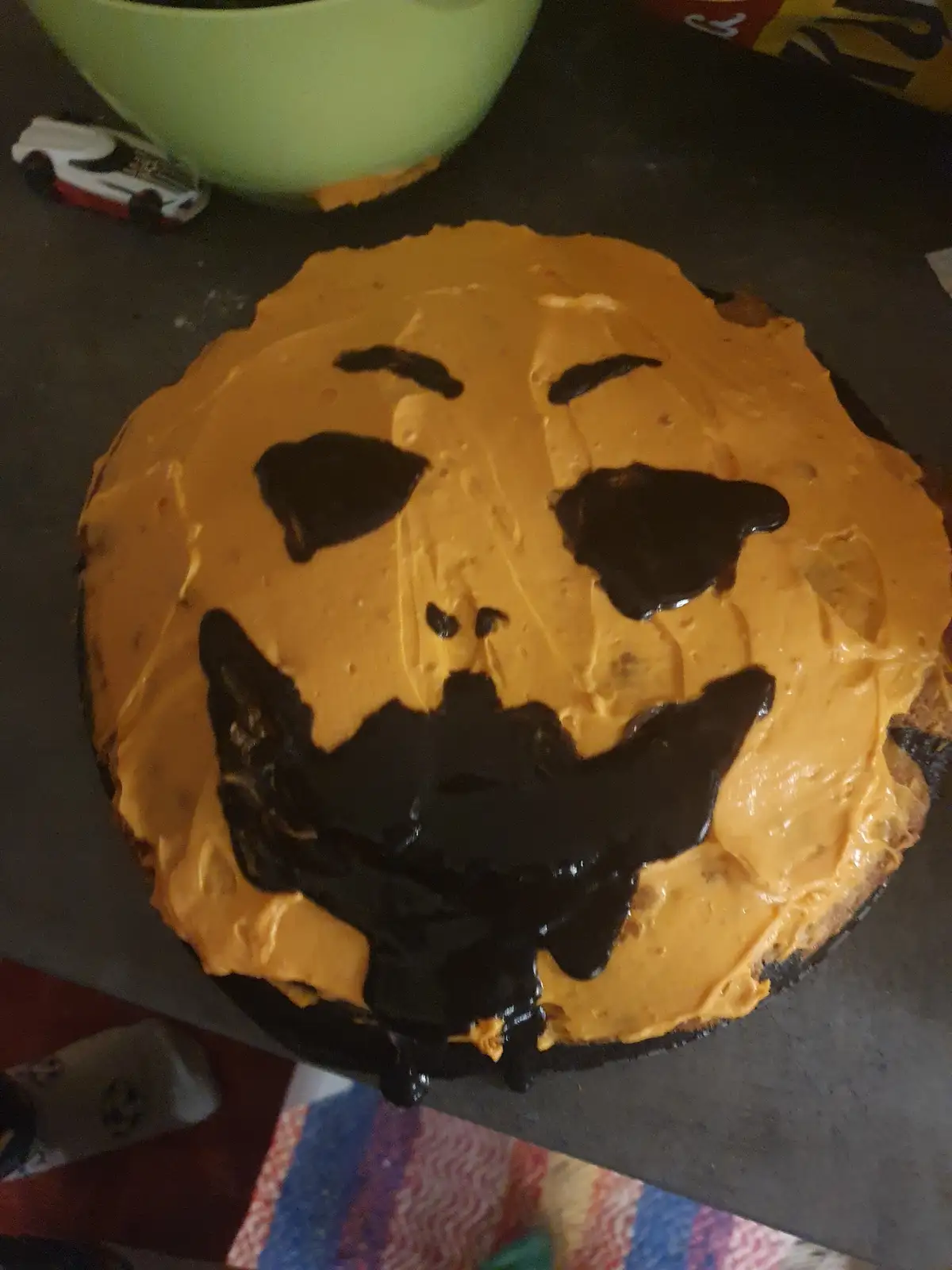 Check out this Halloween-inspired tiger cake creation!