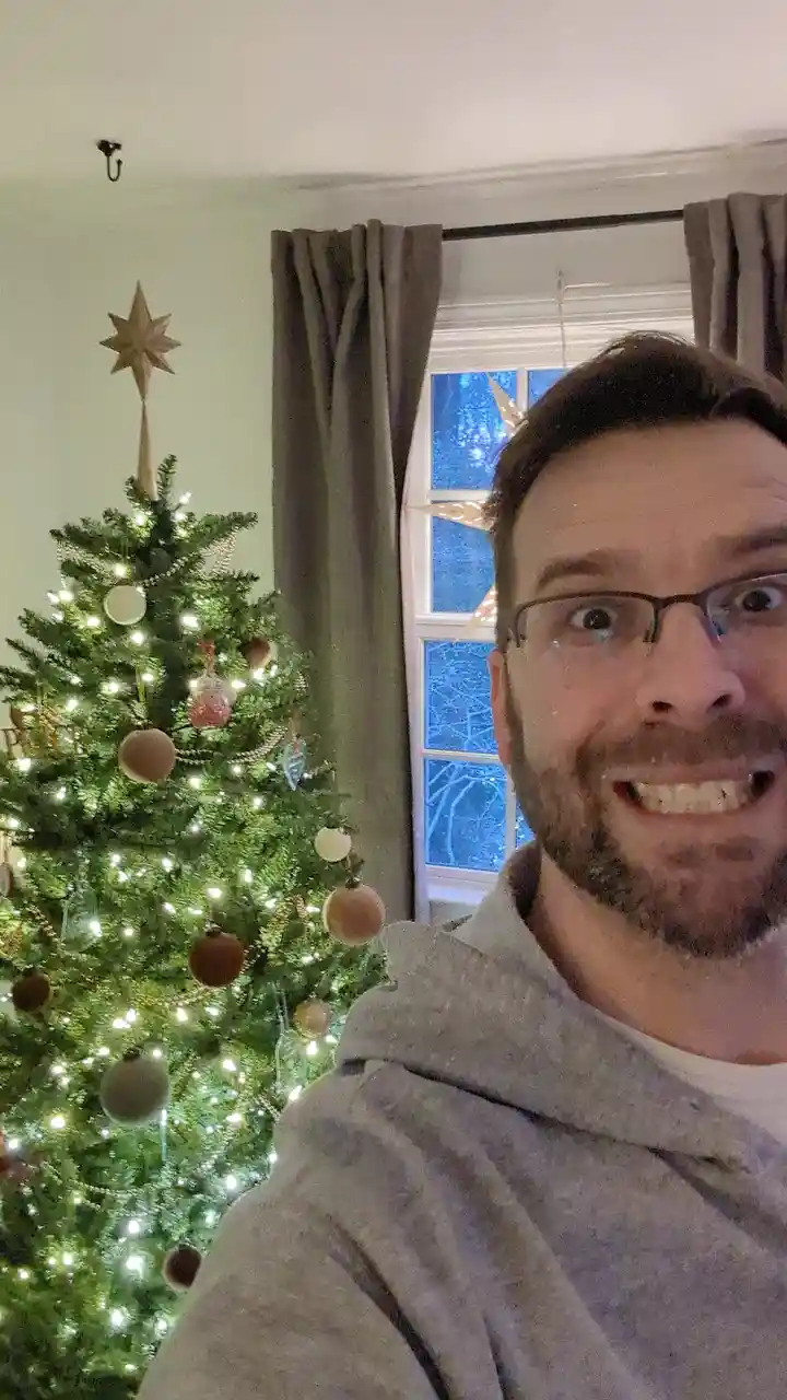 It's Time for Christmas Selfies, Everyone!
