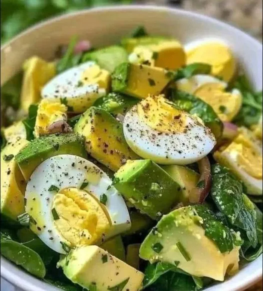 Creamy Avocado and Spinach Egg Salad Delight