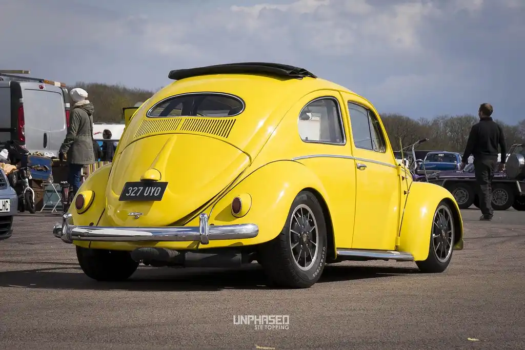 A Splash of Lemon Yellow: Bright and Cheerful