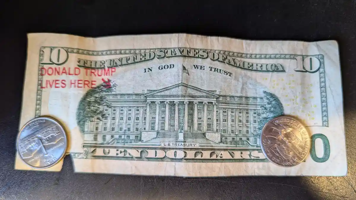 Is this really the Treasury building? Let's take a closer look!