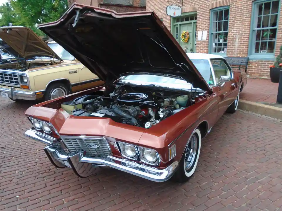 Classic Elegance: The 1972 Buick Riviera Boattail Hardtop Coupe