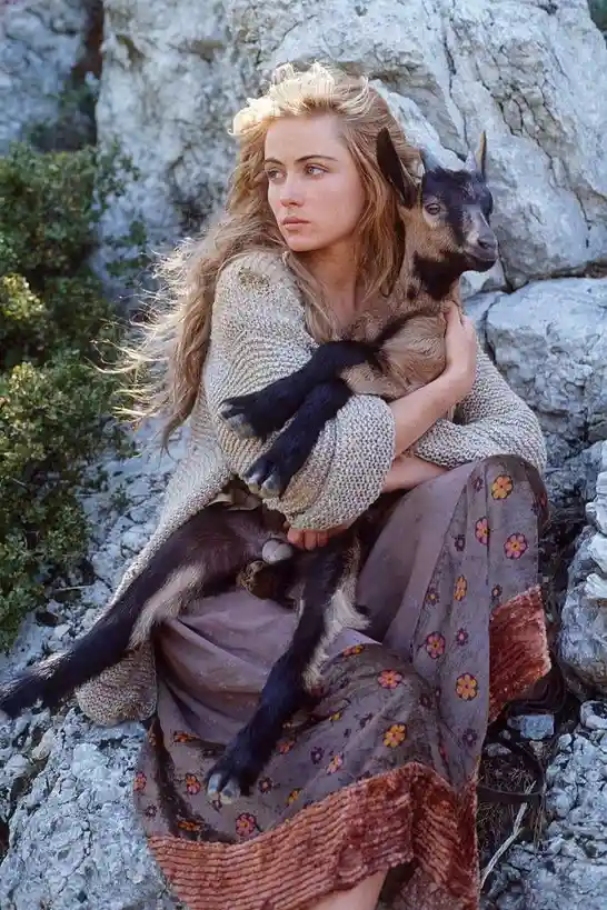 Emmanuelle Béart: A Glimpse into 1986's Iconic Cinema