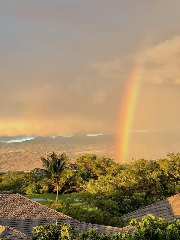 Breathtaking Rainbow Over the Hawaiian Skies