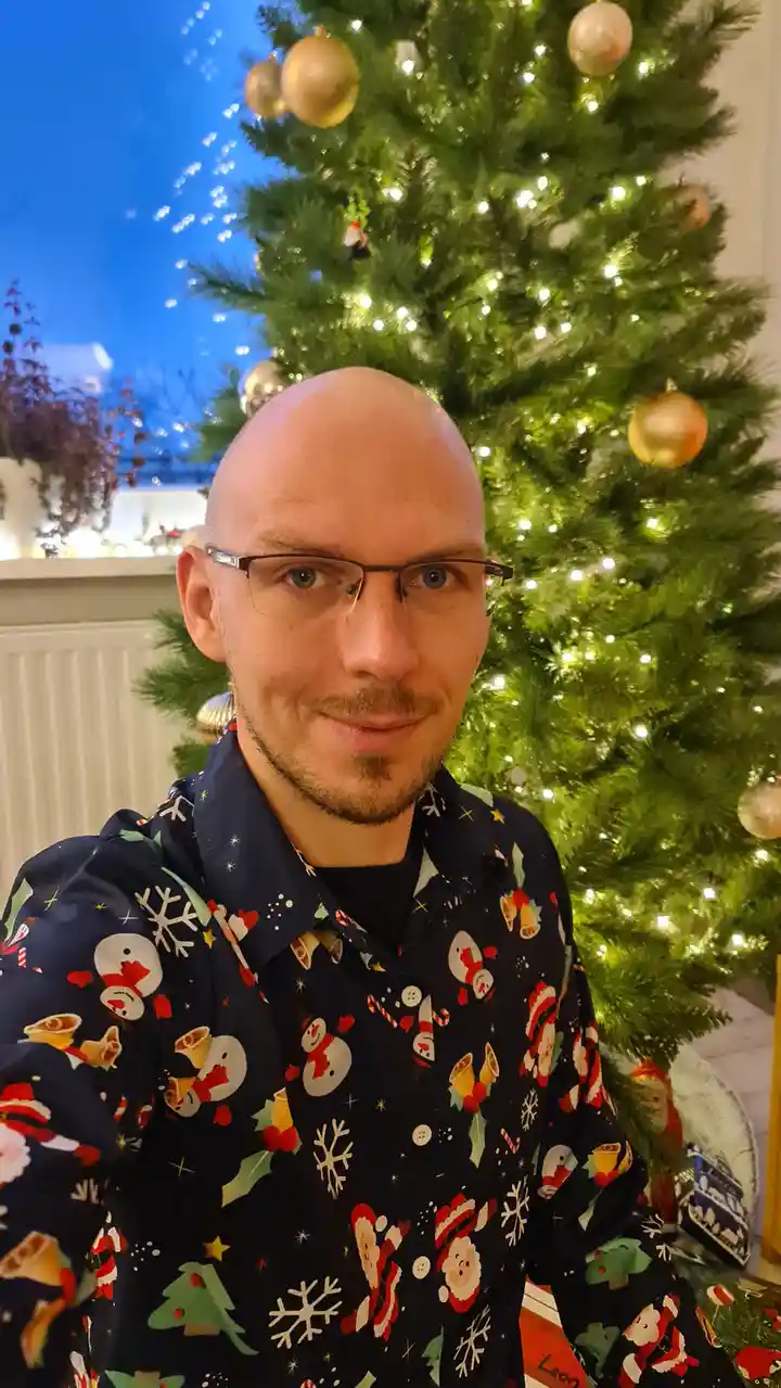 Capturing the holiday spirit with a Christmas selfie!