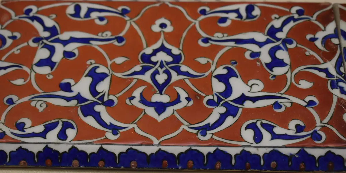 Exploring Antique Iznik Pottery: A Study in Ornamental Flaws