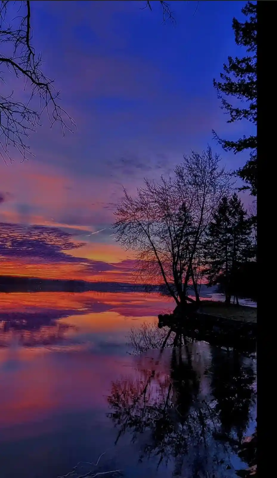 Breathtaking sunset painting the sky in vibrant hues