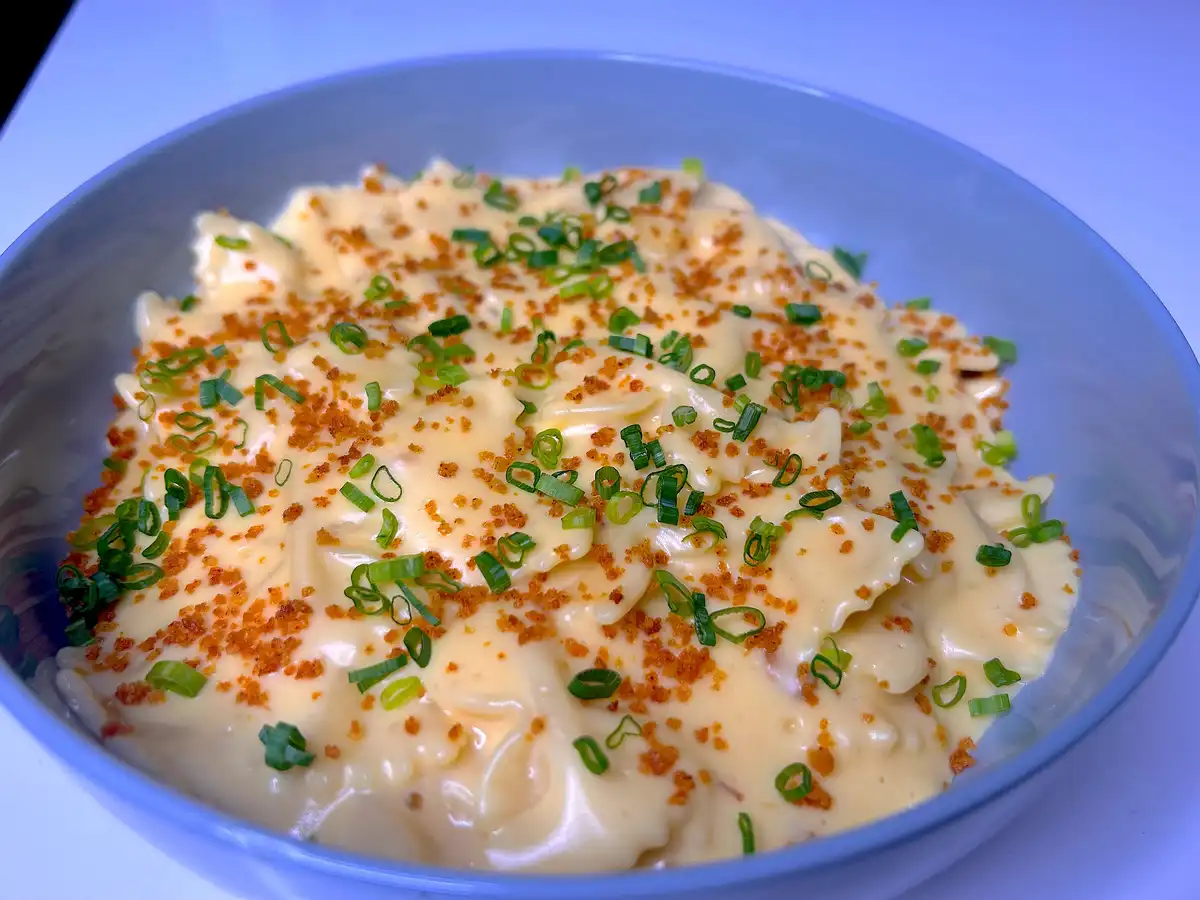Delicious Farfalle Mac and Cheese Delight