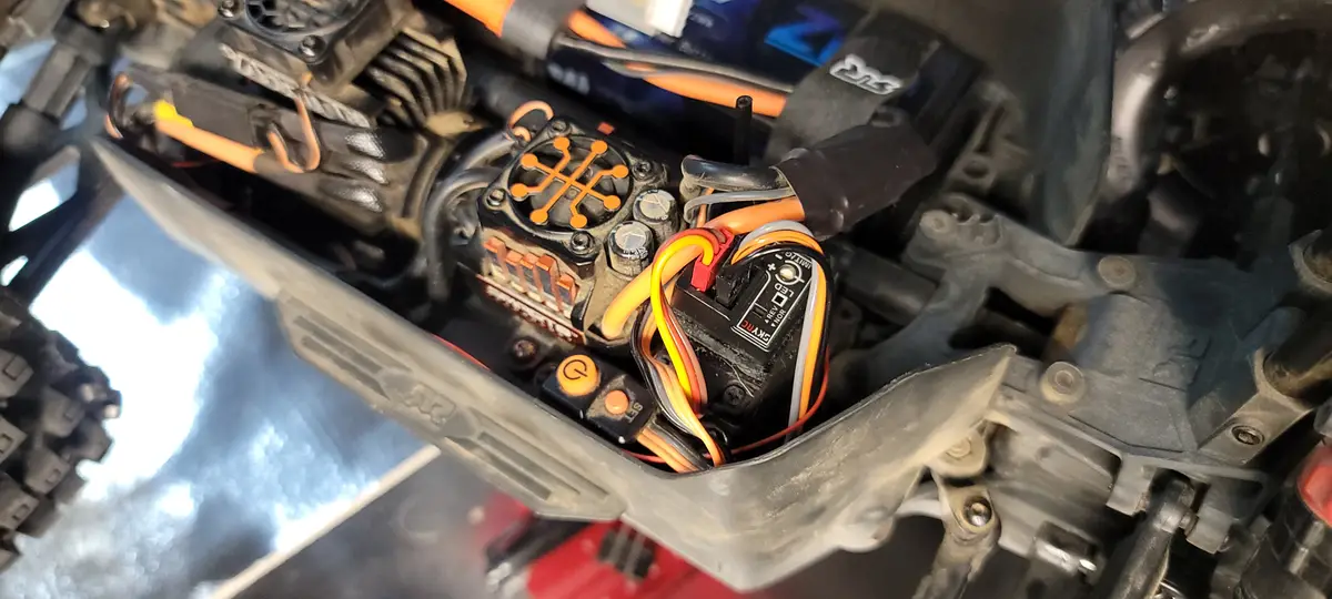 Finding the Perfect Spot for the Gyro Module in Arrma Granite