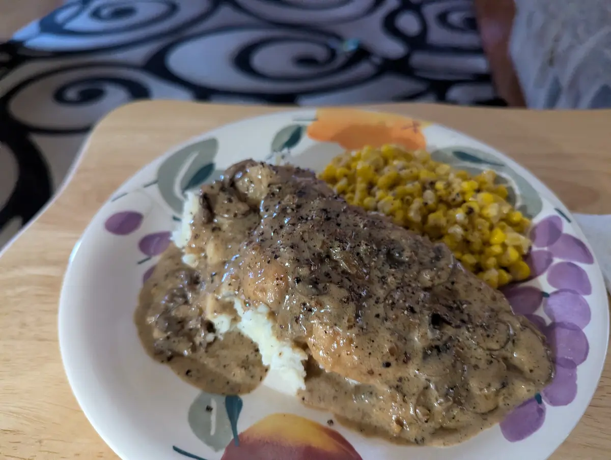Delicious Chicken and Mashed Potatoes with Mushroom Cream Sauce